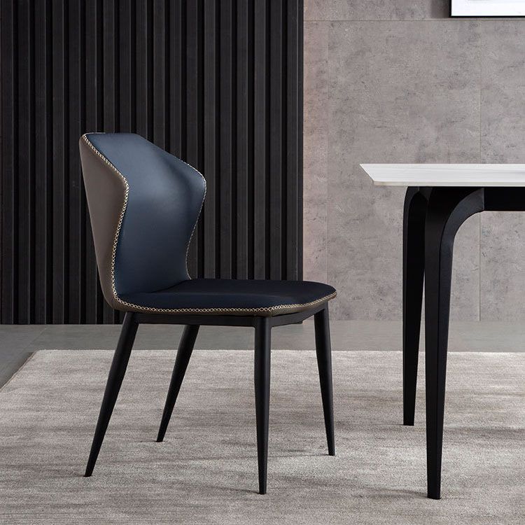 Sedia da pranzo in pelle moderna per sala da studio.