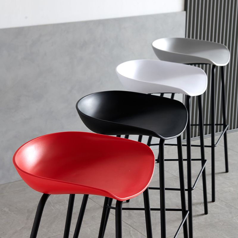 Industriële binnenplastic kuipstoelbalkruk met voetsteun