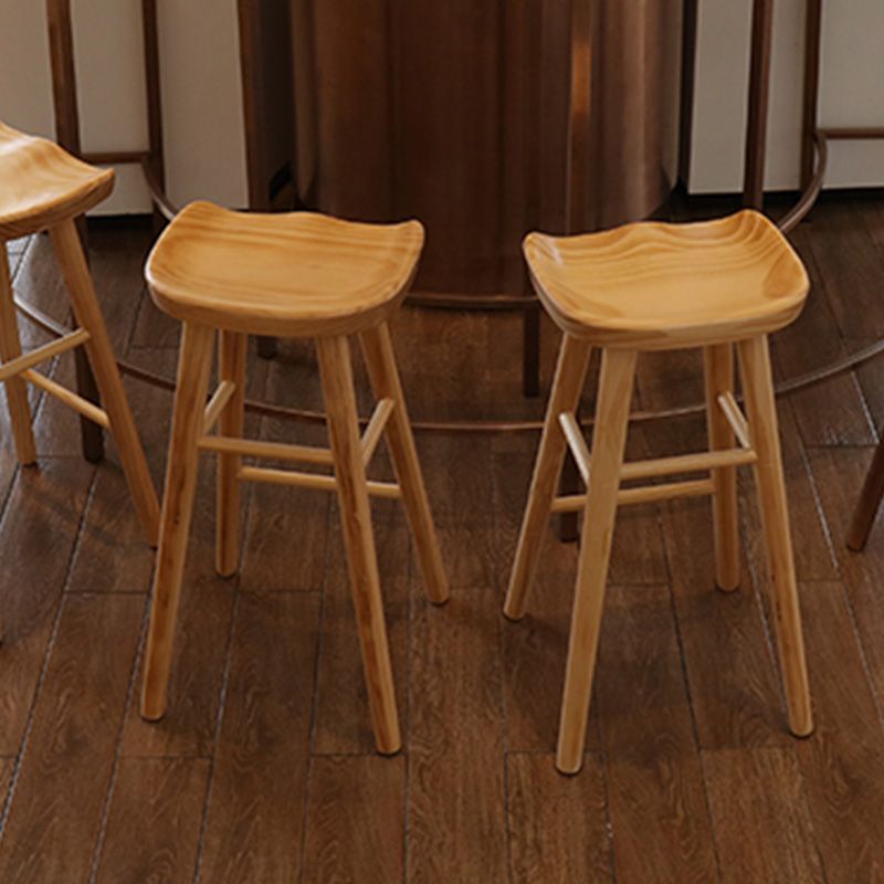 Taburete de bar de madera sin respaldo moderno con pedal y asiento de madera
