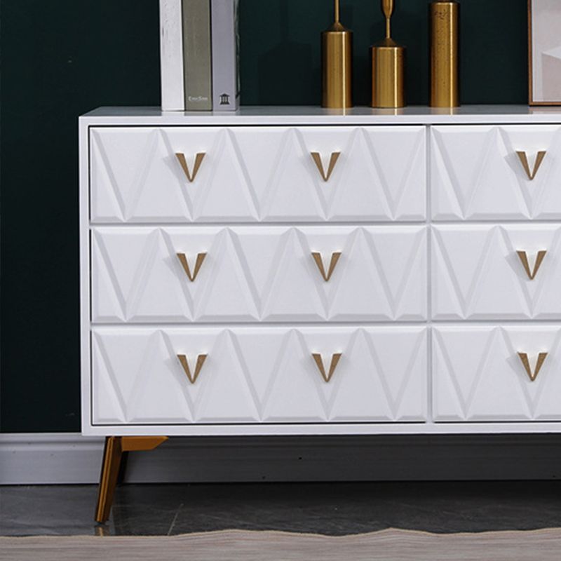 Eigentijdse slaapkamer opbergkast massief houten zachte laden ladens dressoir