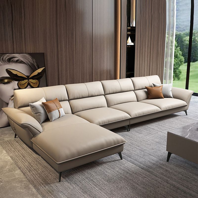 I cuscini moderni hanno svasato il soggiorno in vetro a sedere stazionarie