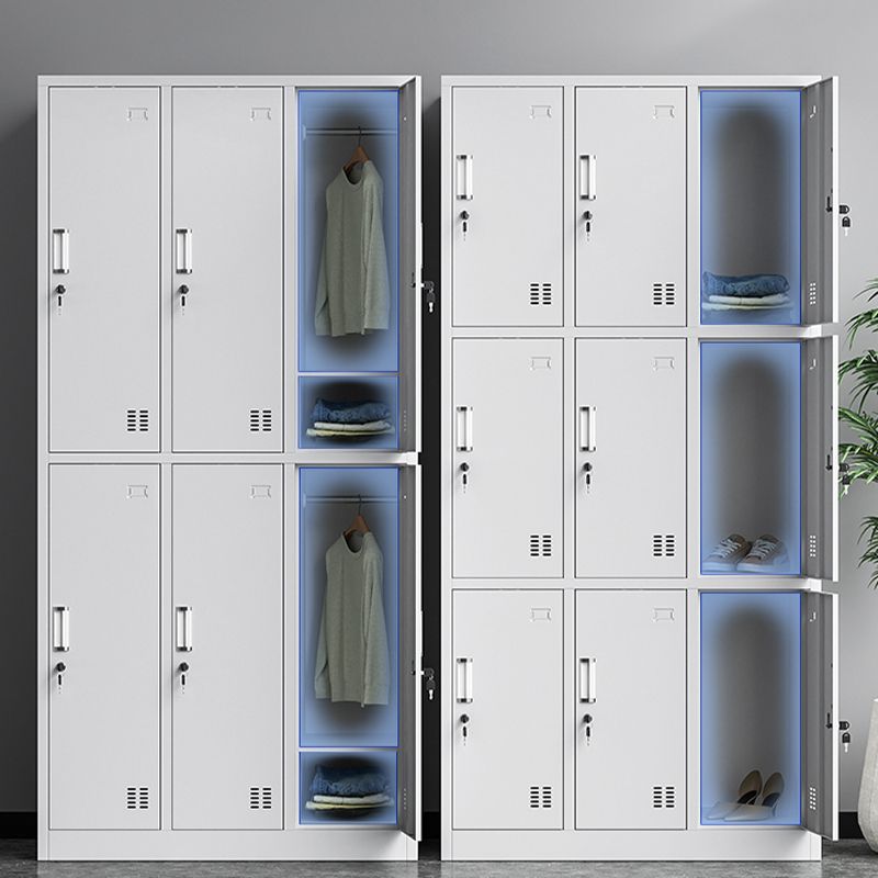 Gabinete de puerta con bisagras para el baño Gabinete de almacenamiento moderno de metal gris