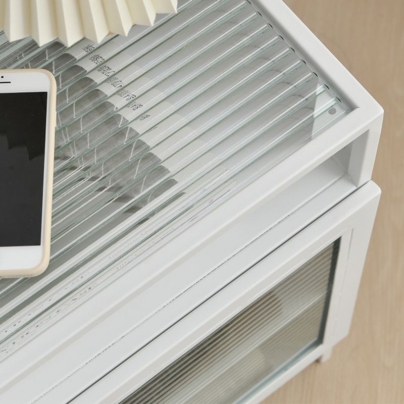 Cama de metal mesita de noche