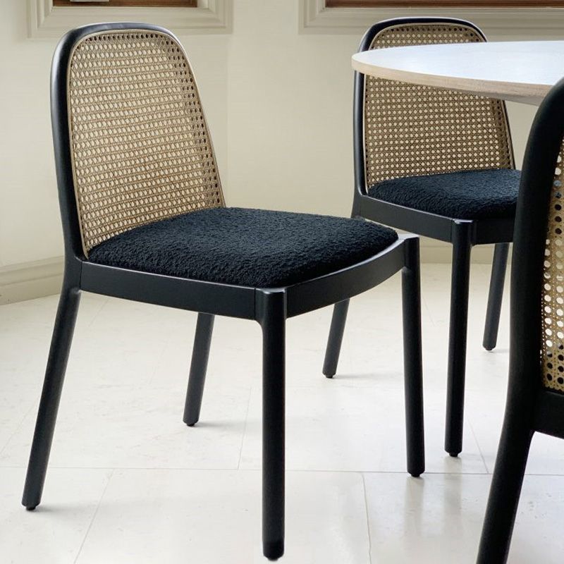 Eigentijdse armloze stoelen gestoffeerde eetstoelen met houtbasis