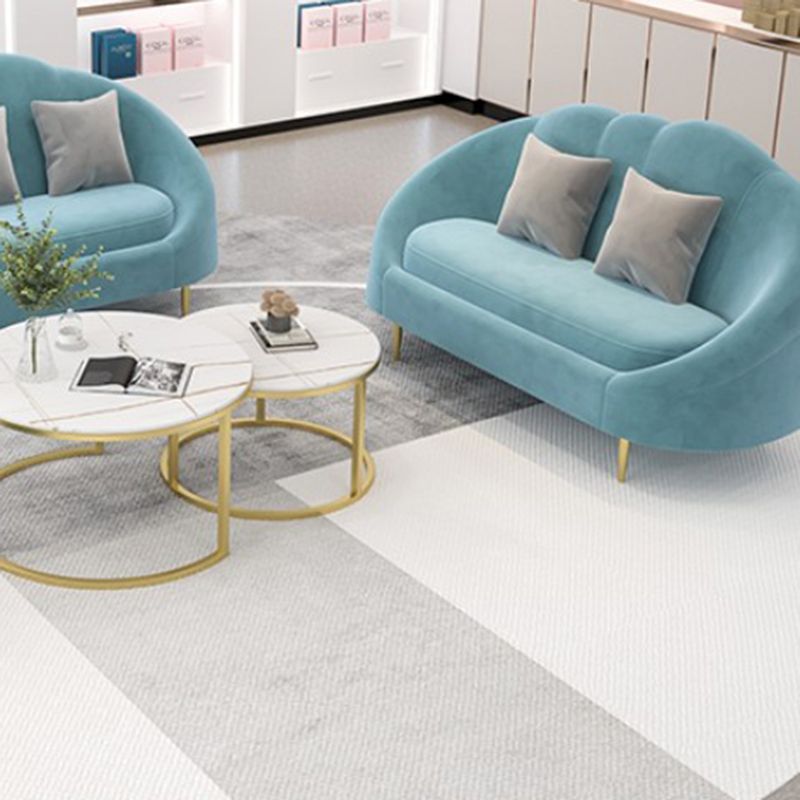 Canapé canapé incurvé contemporain en velours canapé de bras en pente pour le salon