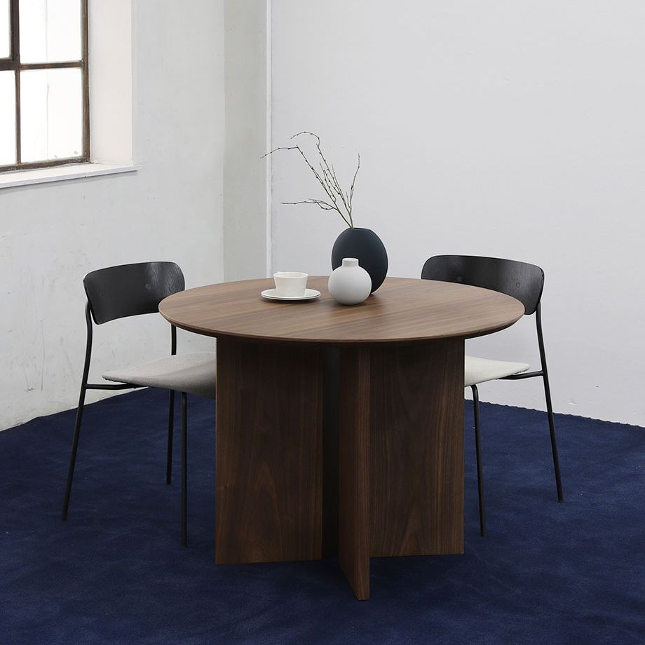 Contemporary Round Dining Table Pine Solid Wood Furniture for Dining Room Clearhalo ' dining_table' 'Dining Tables & Seating' 'Dining Tables' 'furn' 'furn_dining_table' 'Furniture' 'furniture_dining_table' 'Kitchen & Dining Furniture' 'kitchen&dining_furn' 'kitchen' 'kitchen_dining_table' 1200x1200_48cde324-ae0f-4c05-a93a-9f9cce7e58f9