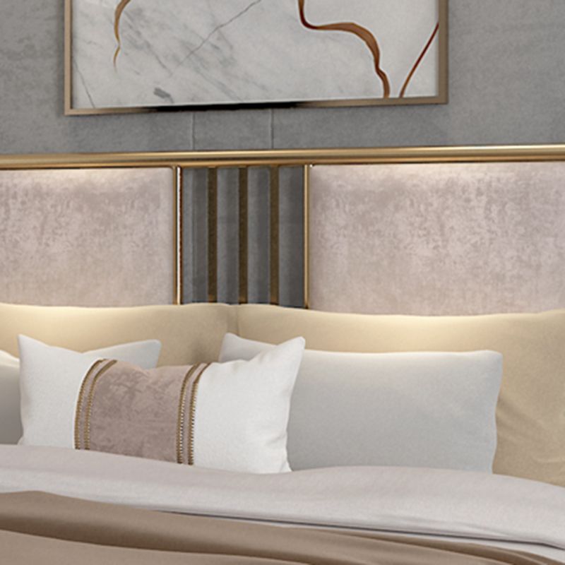 Letto in metallo imbottito con testiera a basso profilo con gambe metalliche