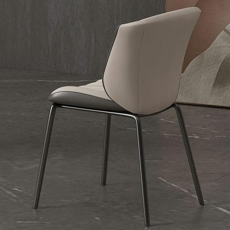 Moderne faux lederen eetkamerstoel vleugelback zijstoel in matte afwerking