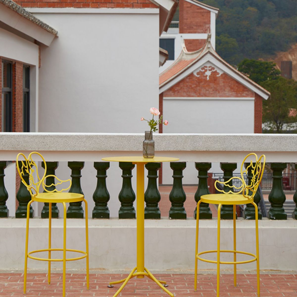 Outdoor Metal Top Counter Table Metal 4 Legs Industrial Style Foldable 42-inch Bar Table Clearhalo 'Bar Furniture' 'Bar Tables' 'bar_tables' 'furn' 'furn_bar_tables' 'Furniture' 'furniture_bar_tables' 'Kitchen & Dining Furniture' 1200x1200_49a01908-eda0-4407-83a7-3108363ba65e