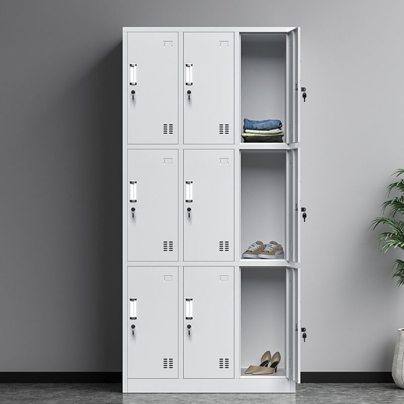 Gabinete de puerta con bisagras para el baño Gabinete de almacenamiento moderno de metal gris