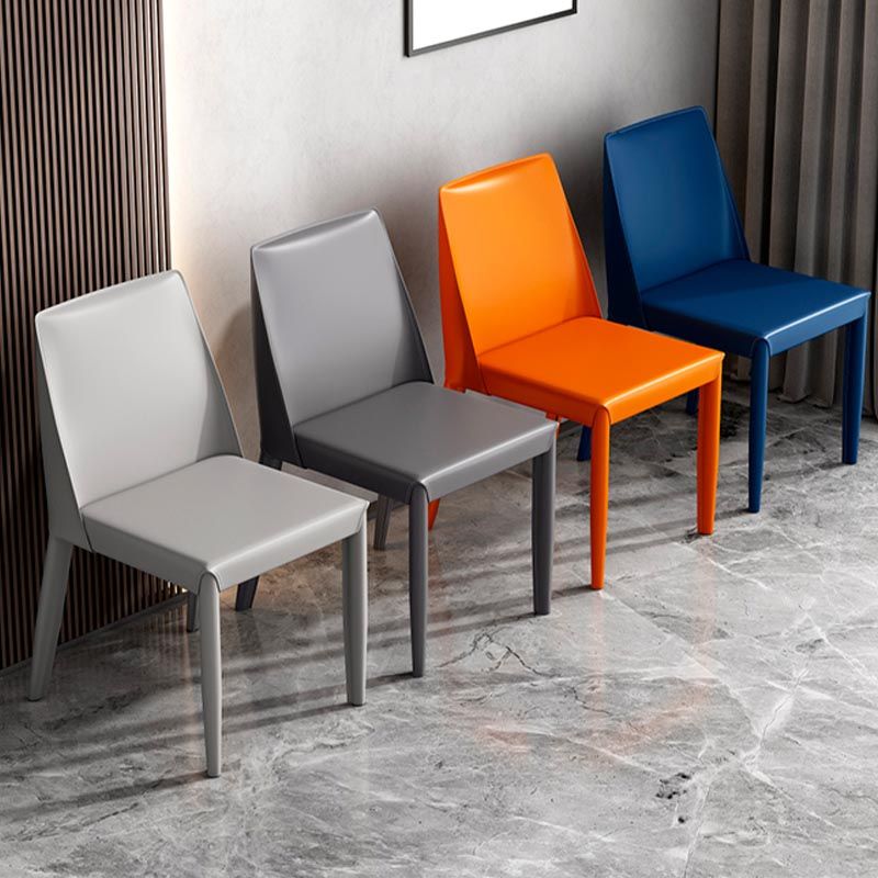 Muebles modernos de silla de comedor de cuero con patas de acero en acabado mate para el hogar