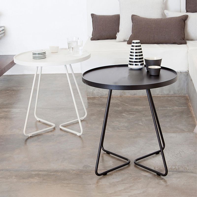 Mid-Century Metal Sled End Table Round Side Table for Living Room Clearhalo 'Coffee & Accent Tables' 'End & Side Tables' 'end_side_tables' 'furn' 'furn_end_side_tables' 'Furniture' 'Living Room Furniture' 1200x1200_4a03d8bb-ce1f-4583-8c40-e23ba29806f9