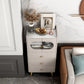 Baule verticale per camera da letto Glam Stone con gambe in metallo