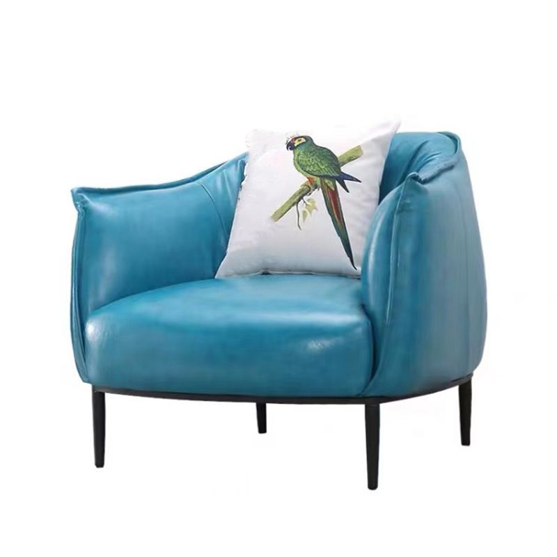 Les bras en cuir en faux cuir de couleur de couleur unie comprennent une chaise de base à quatre jambes