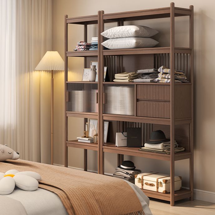 Armoire en verre brune / naturel, armoire moderne en bois massif du milieu du siècle