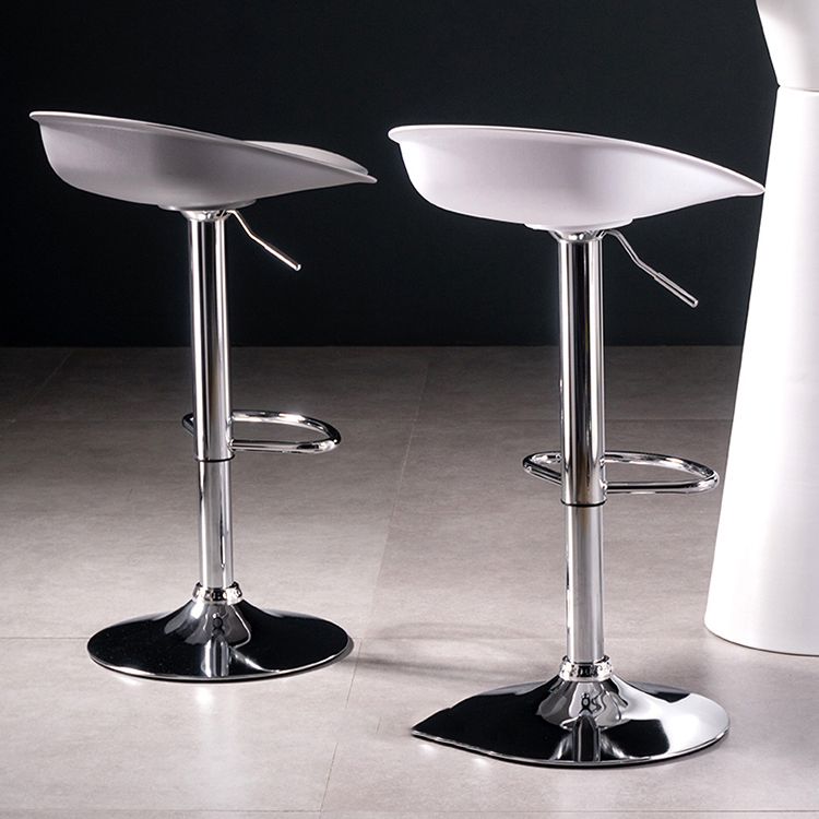 Sgabello da bar regolabile con schienale basso e regolabile in stile moderno con gambe in metallo