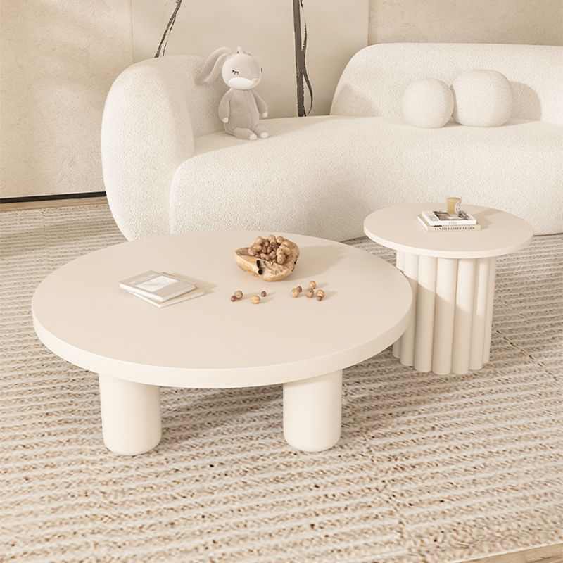 Table basse contemporaine en bois ou table de bout avec 4 pieds