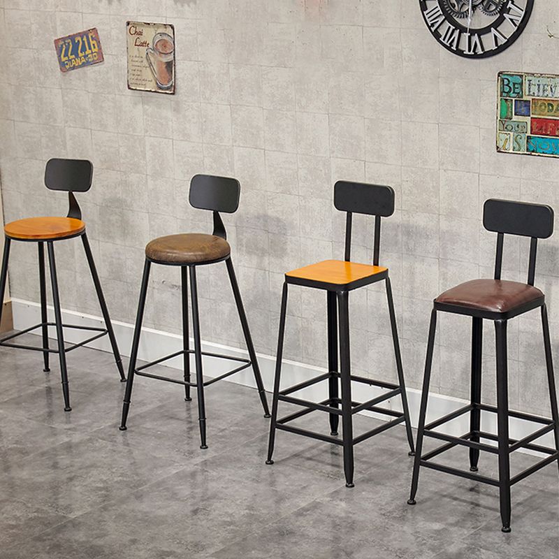 Tabouret de bar à dos basse de style brun de style contemporain avec jambes en métal