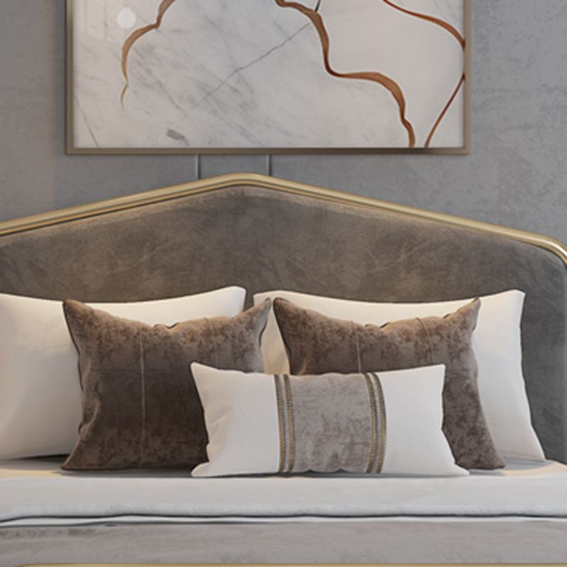 Metallpolsterbett mit Camelback Kopfteil Low Profile Bett