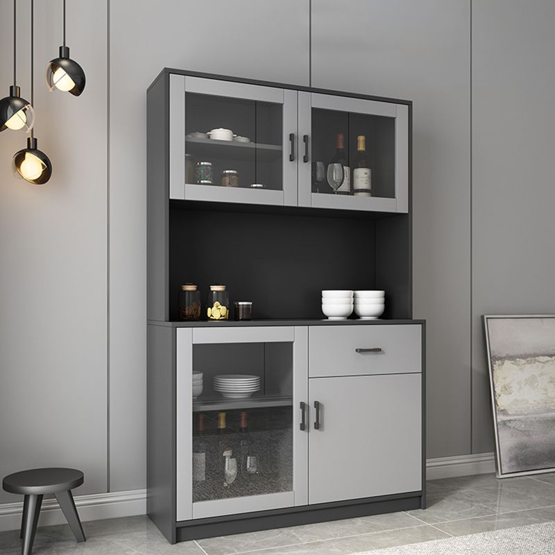 A buffet per la sala da pranzo con pranzo a pranzo contemporaneo