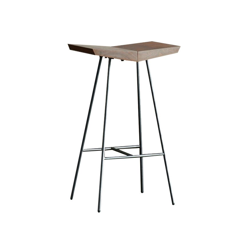 Braune Kiefernholz -Top -Theke & Barhocker modern