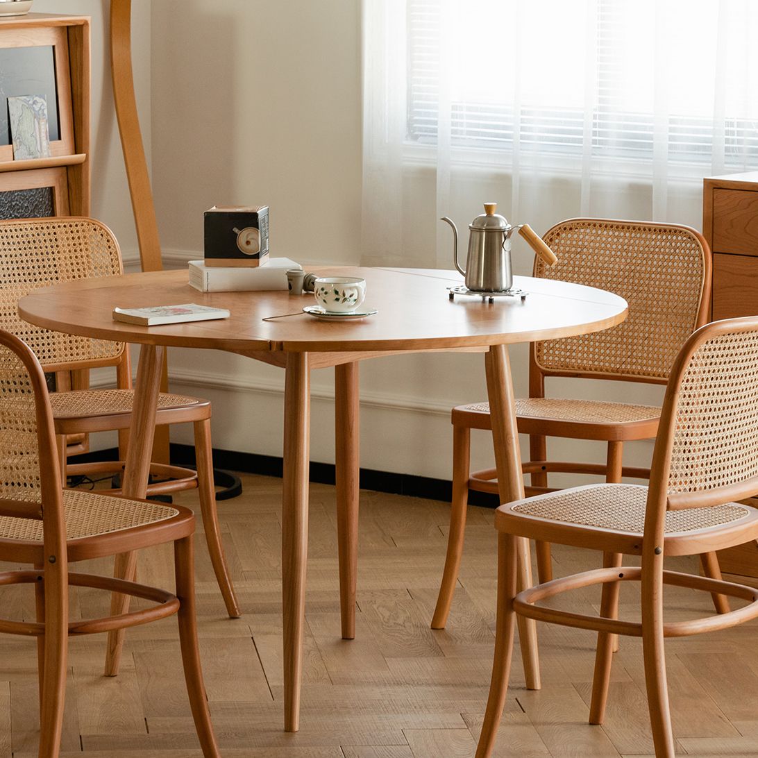 Moderner massiver Holzblattblatt runder Esstisch mit 4 Beinen