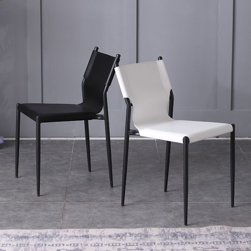 Moderne eenvoudige zijstoel kleurrijke faux lederen kant eetkamerstoel voor woonkamer