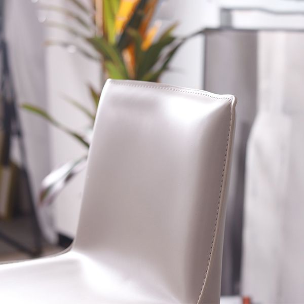 Tabourets d'intérieur glamour avec des jambes en cuir