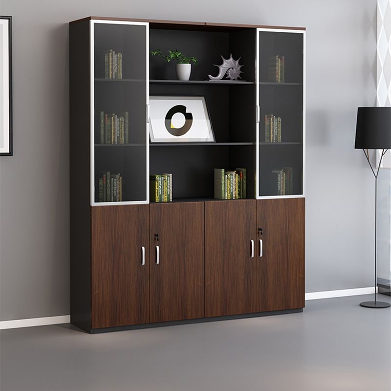 Armoire de classement contemporaine verticale.