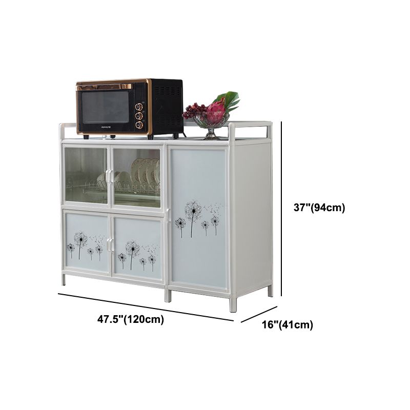 Sala da pranzo moderni mobili a buffet vetro e deposito