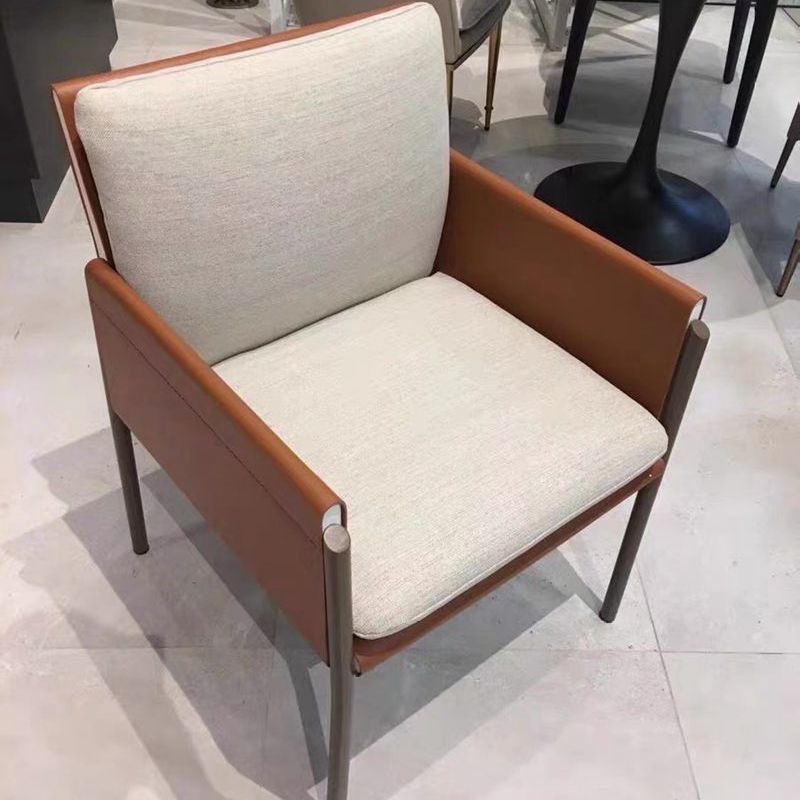 Chaise de salle à manger moderne du cadre en métal noir avec une chaise latéral solide finition mate mate