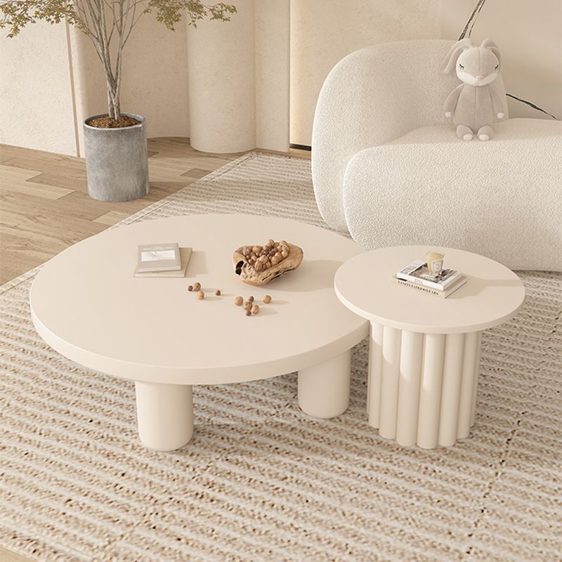 Table basse contemporaine en bois ou table de bout avec 4 pieds