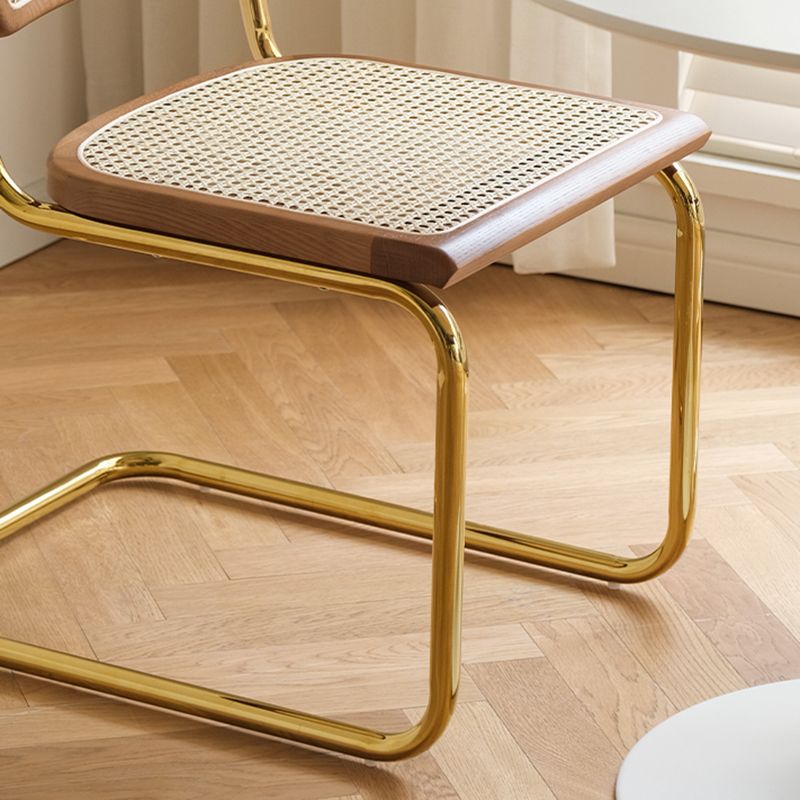 16.54 "広いスカンジナビアスタイルのシングルソファチェア固定されたバックされた腕のない椅子