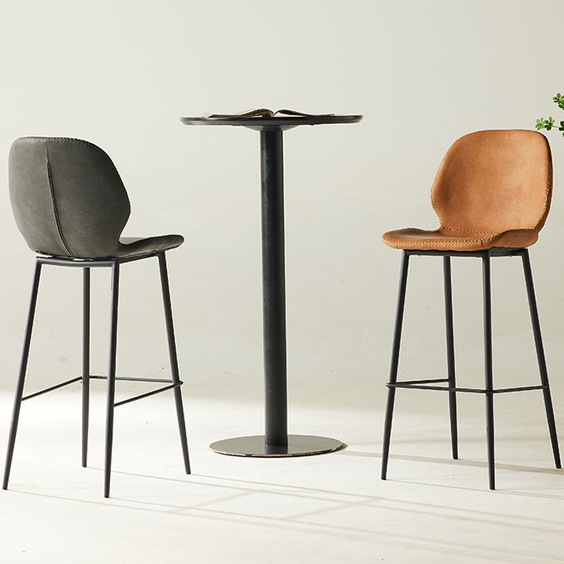 Taburete alto con respaldo de estilo moderno con cojín de cuero