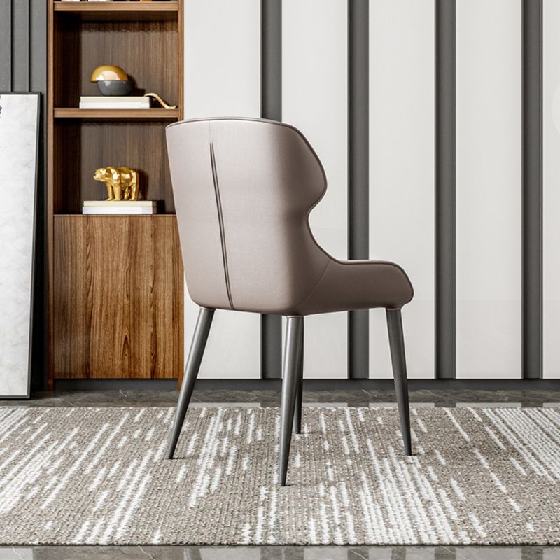 Sillas laterales de brazo de estilo moderno silla de cuero falso con patas de metal para la cocina