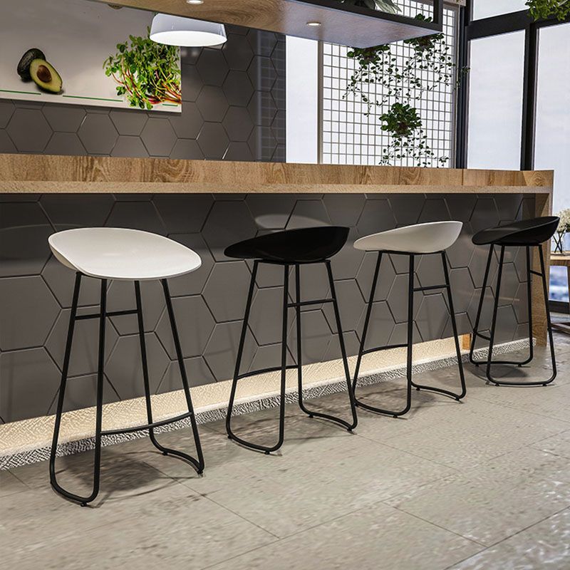 Modern Matte Finish Iron Bar Stool Footrest Milk Tea Shop Stool Clearhalo 'Bar Furniture' 'Bar Stools' 'bar_stools' 'furn' 'furn_bar_stools' 'Furniture' 'furniture_bar_stools' 'Kitchen & Dining Furniture' 1200x1200_4dbfb88e-9c09-4afa-81d2-4e26e7234ad0