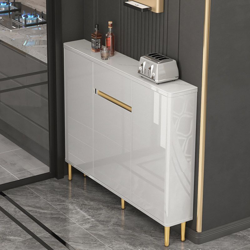 Credenza in pietra a buffet moderno con armadi e cassetti
