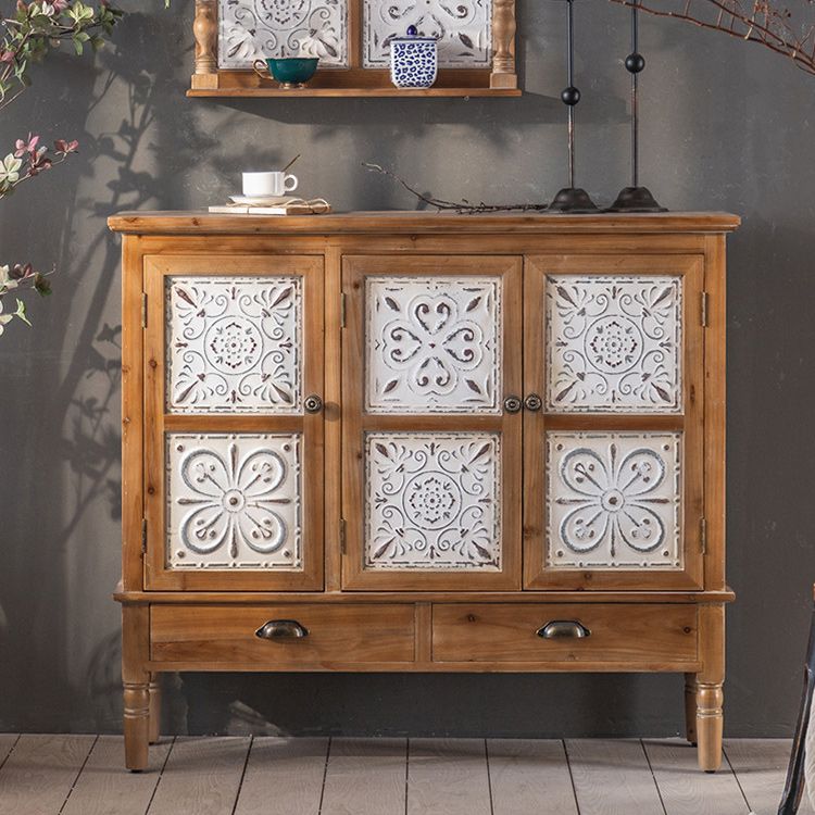 Gabinete de madera industrial con patas y cajones girados en marrón