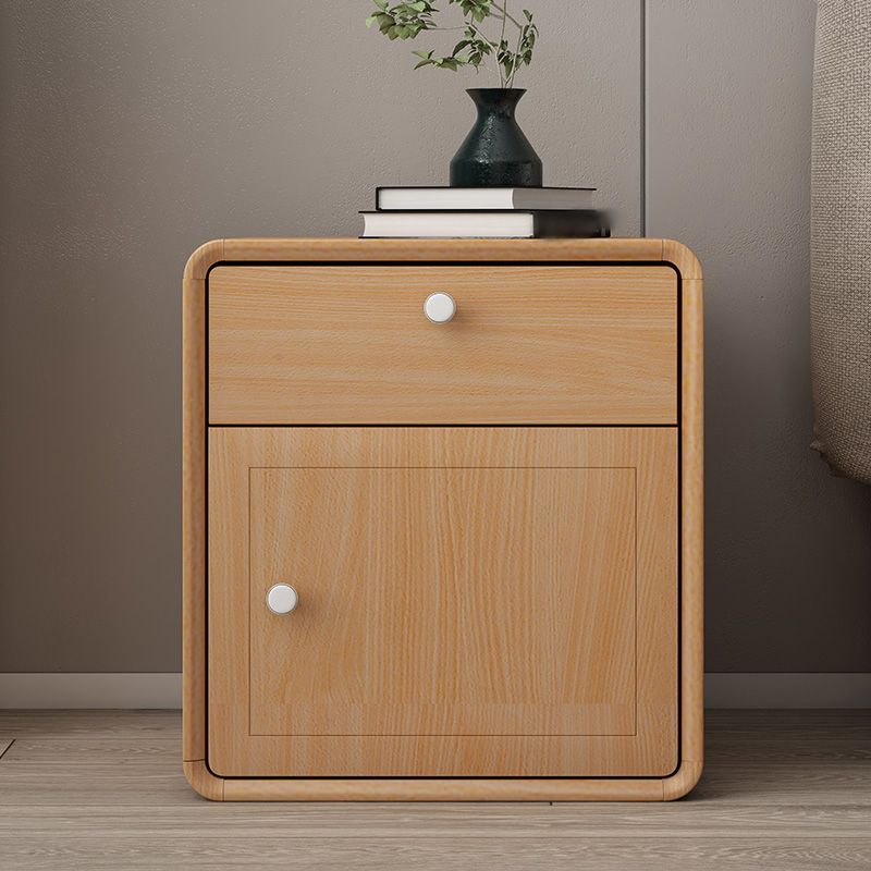 Nightand de lit en bois massif moderne 1 dessin du côté gauche du côté gauche table de nuit en bois avec porte