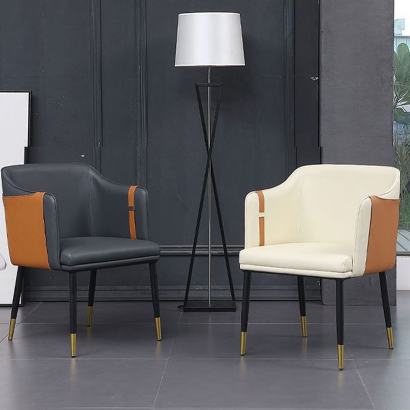 Sillas laterales de comedor de cuero de estilo escandinava