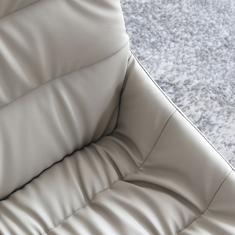 白い布張りのダイニングチェアコンテンポラリーキッチンダイニングアームレスチェア