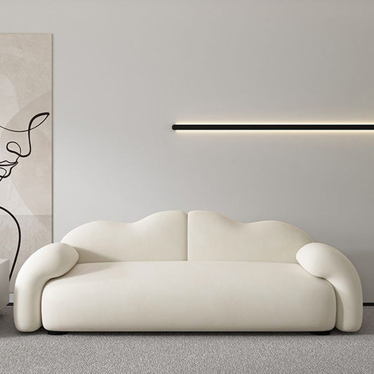 Sedute scandinave cuscini bianchi arrotolati braccio divano soggiorno