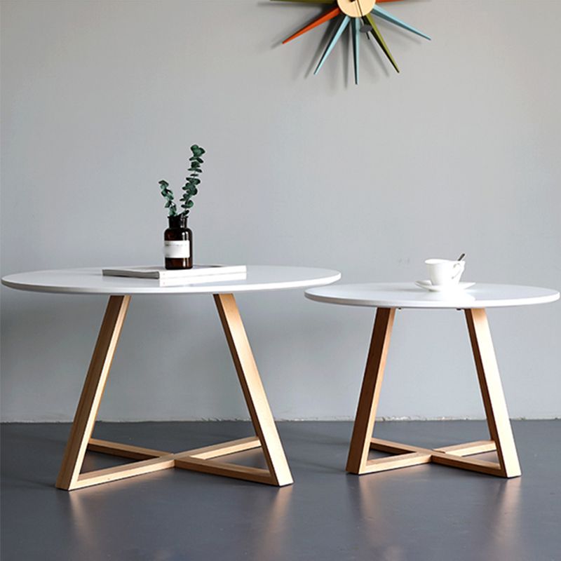 Table de bois rond en bois rond de style nordique avec table d'appoint de base en bois en bois