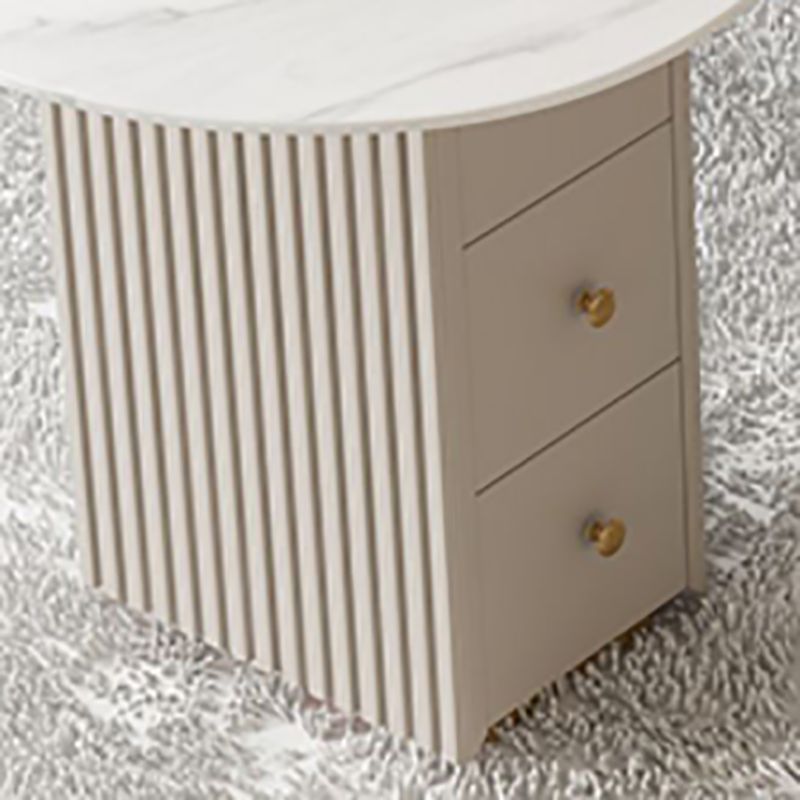 Desa di scrittura di pietre sinterizzate a forma irregolare a 3 cassetti con zampe di metallo con gambe metalliche