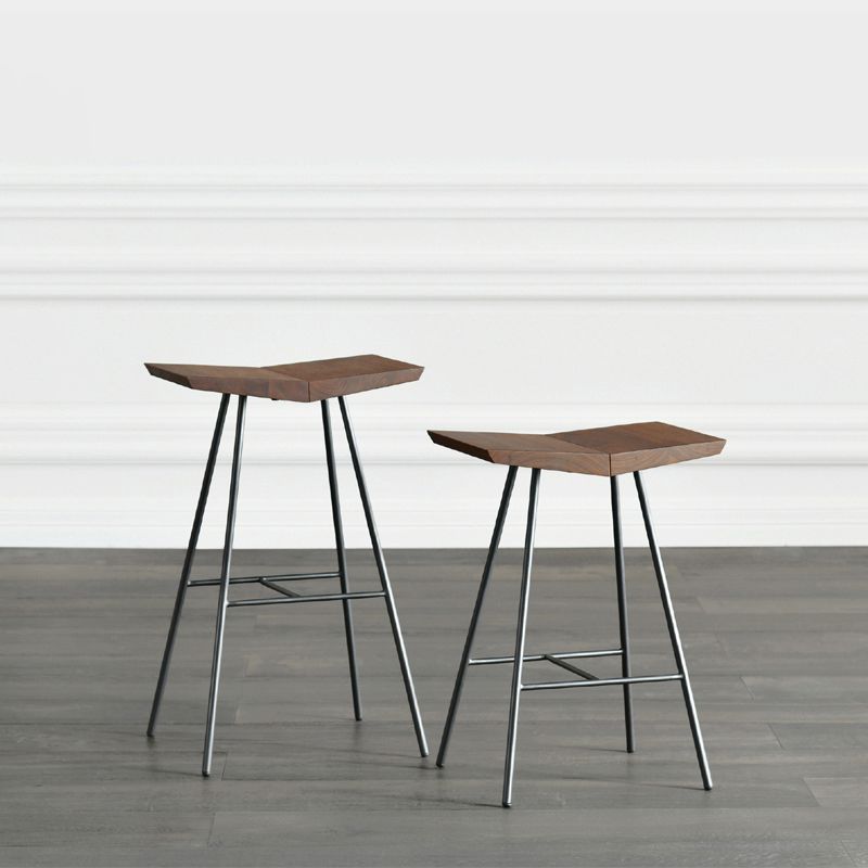 Hedendaagse metalen barkruk voetsteun tegenstoel in bruin