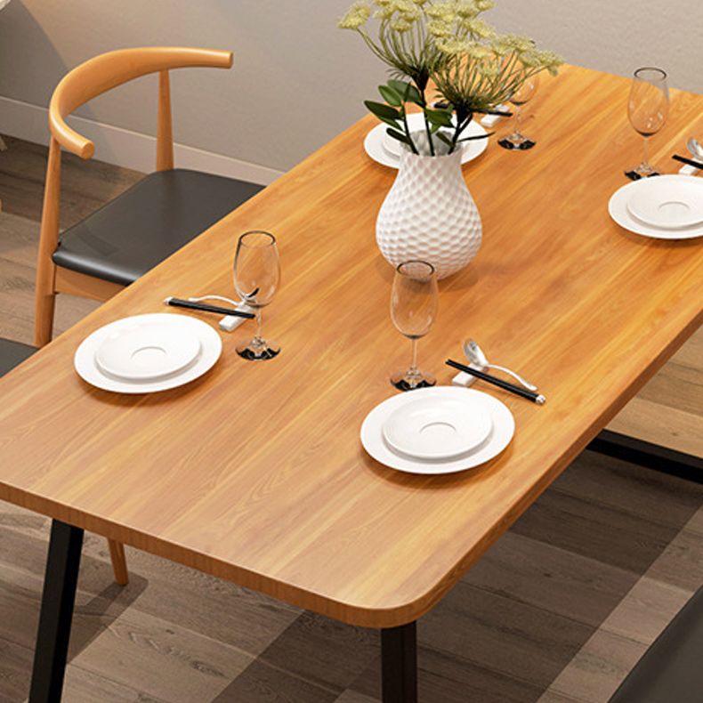 Tavolo da pranzo in legno in legno tavolo rettangolo industriale con base in slitta in nero