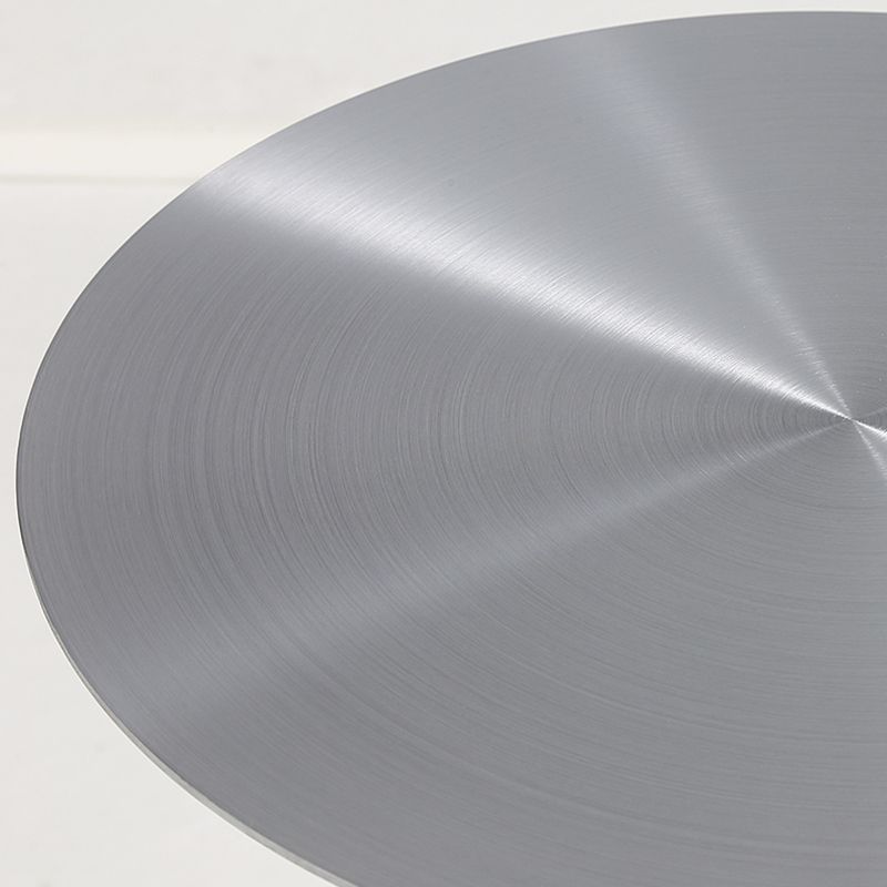 中世のモダンスタイルの丸い金属テーブルと石の台座ベースサイドテーブル