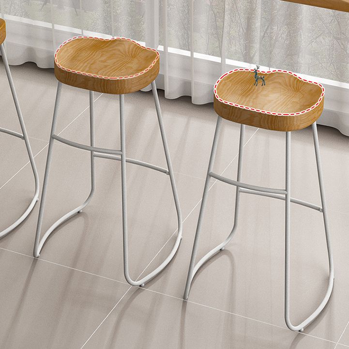 Legne metalliche contemporanee sgabelli da bar per soggiorno.