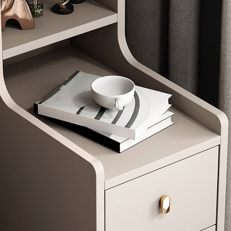 Mesa nocturna de almacenamiento abierta de cama de madera con patas con piernas