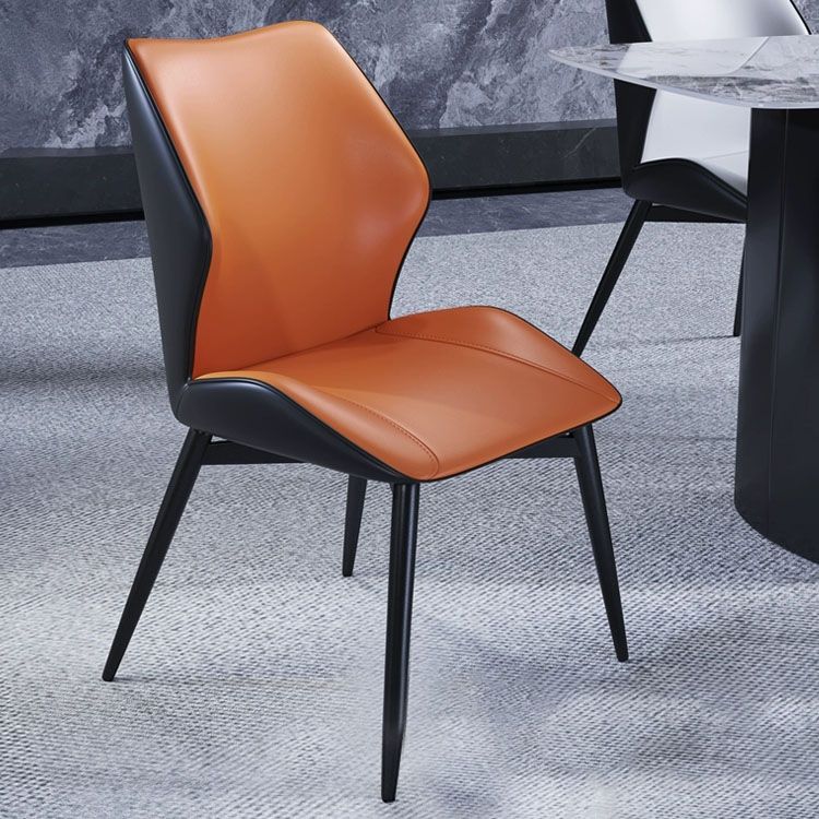 モダンなコーヒーショップウィングバックチェアレザーマット仕上げダイニングチェア